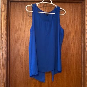 Express top with open V detail in back